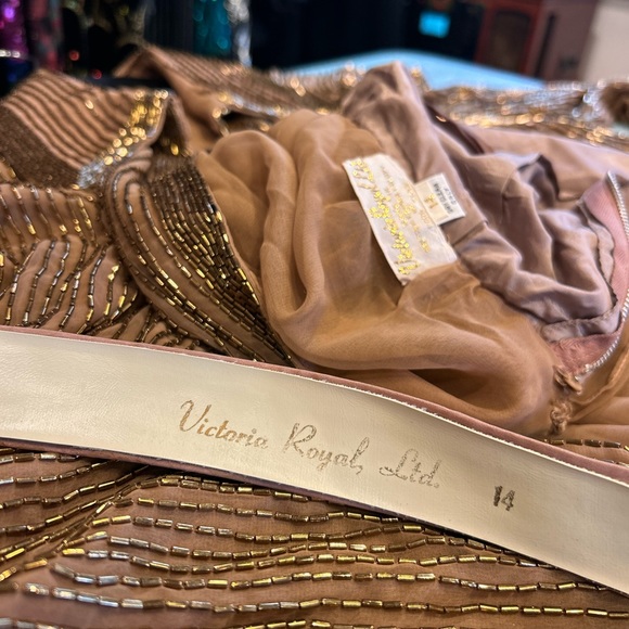 Victoria Royal Ltd. Vintage Gown - Picture 9 of 11